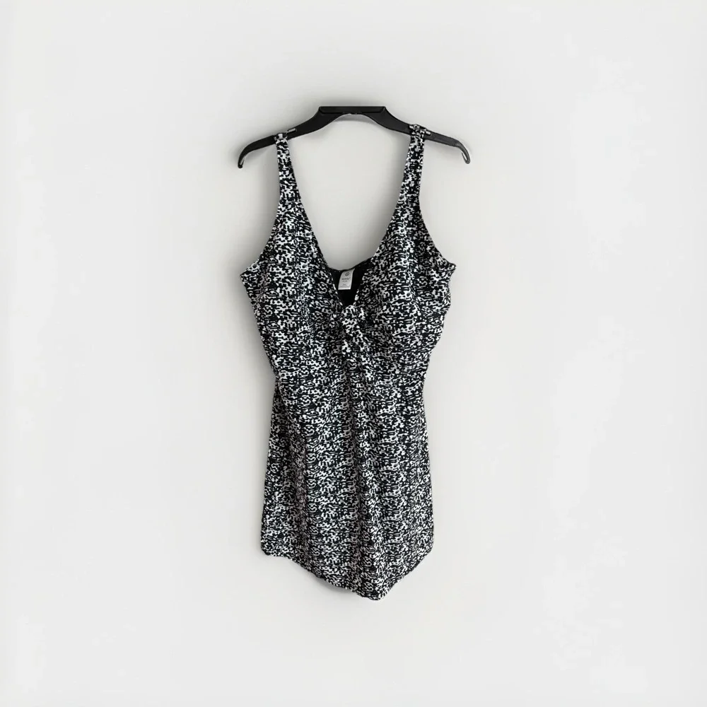 bawdy womens black white‎ STRETCH top bottom SWIM SUIT one piece 3XL EUC A12
